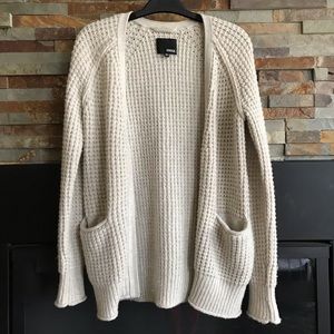 Aritzia (Wilfred Free) Cardigan